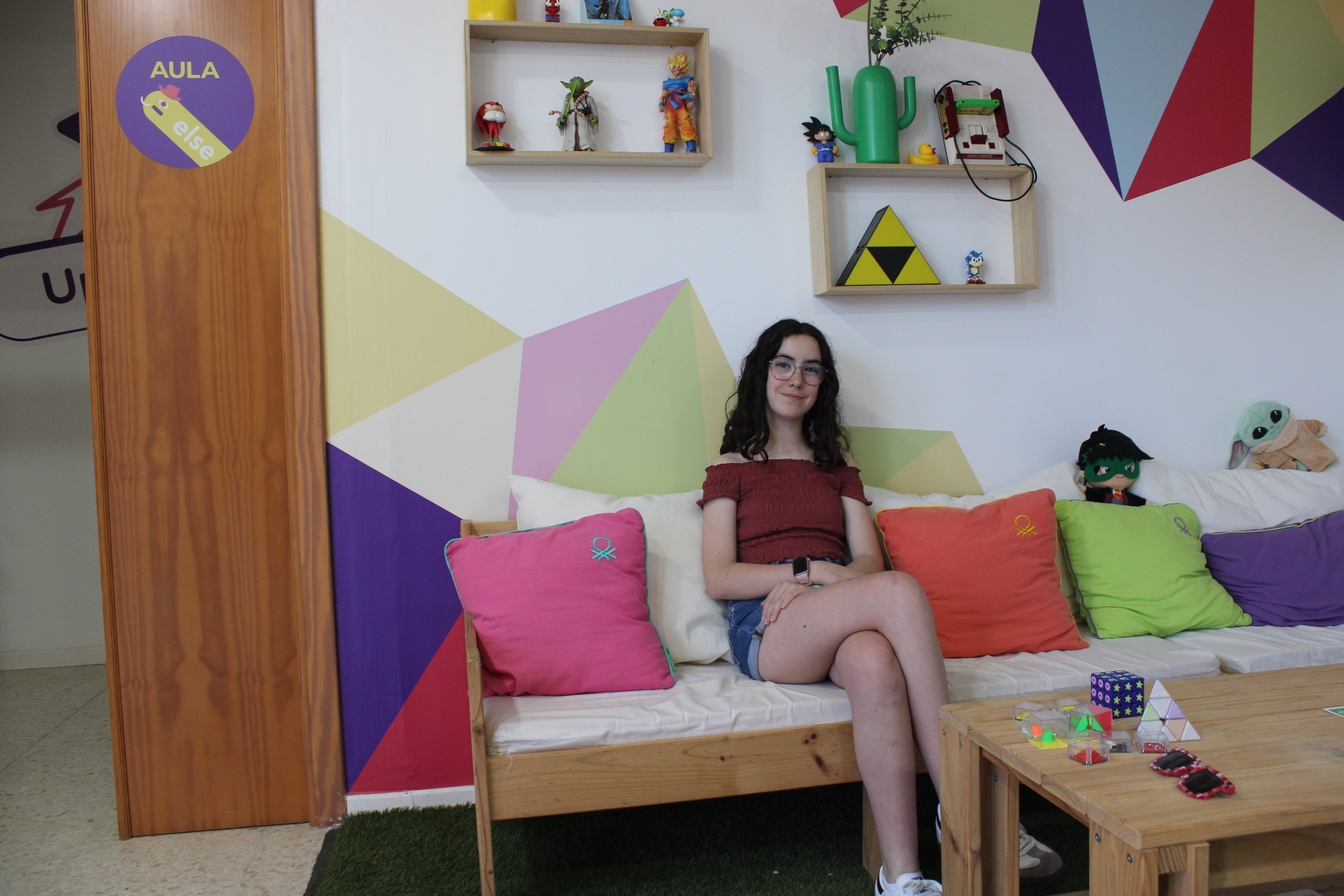 Gloria, alumna de Algorithmics, aprendiendo programación antes de competir en Stanford