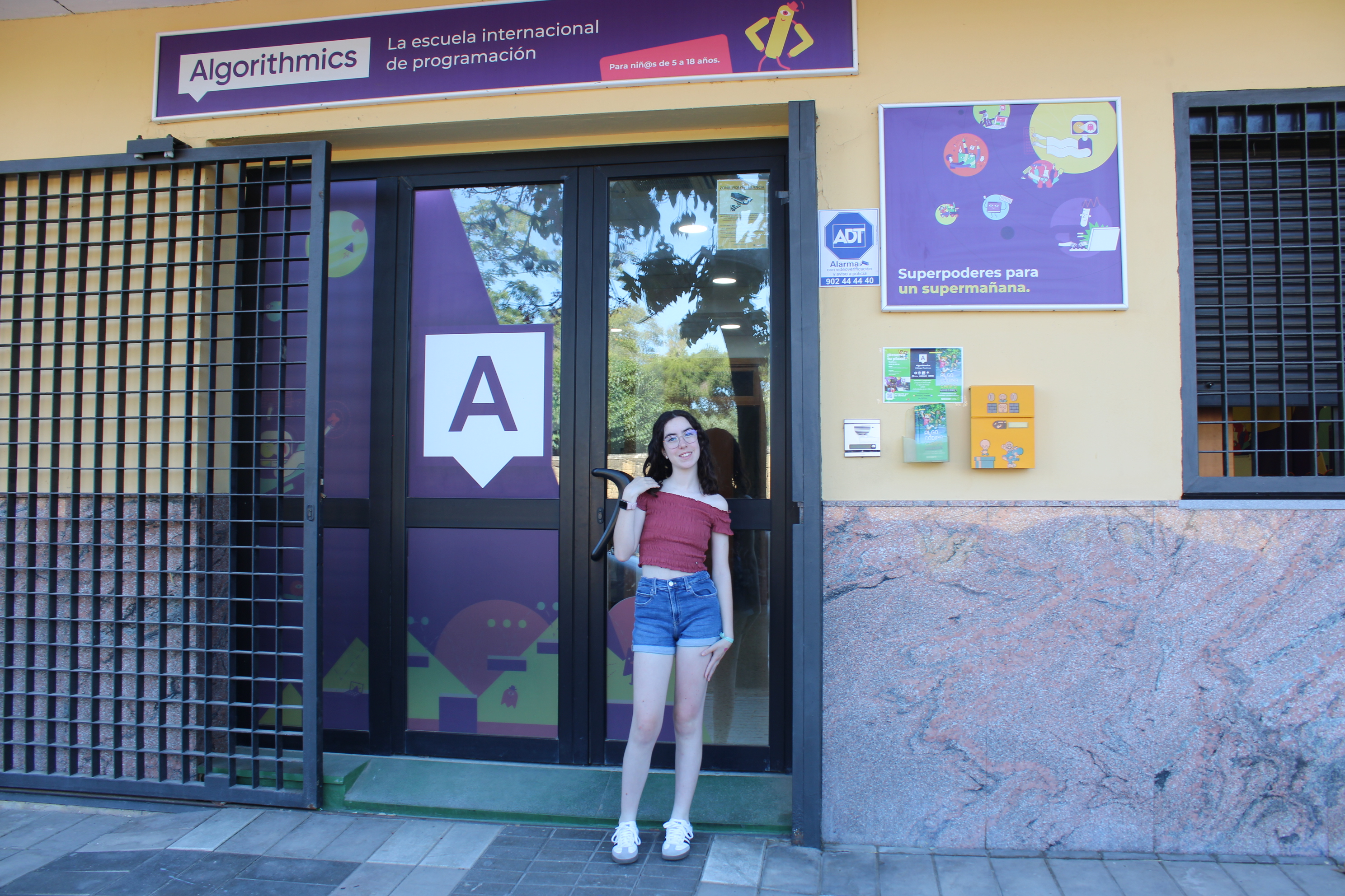 Gloria, alumna de Algorithmics, antes de participar en la final de la International Logic Olympiad en Stanford
